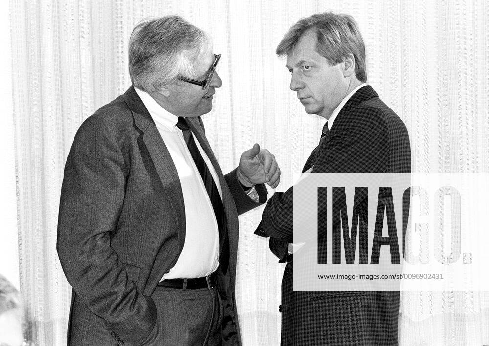 Bernhard VOGEL , Prime Minister of Rhineland-Palatinate , and Eberhard DIEPGEN , Mayor of Berlin , both CDU in October 1988 Bernhard VOGEL , Prime Minister of Rhineland Palatinate , and Eberhard DIEPGEN , Mayor of Berlin , both CDU in October 1988