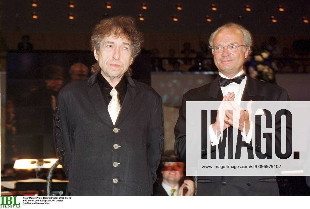 Polar Music Prize, Berwaldhallen 2000 05 15 Bob Dylan and King Carl XVI Gustaf c Charles Hammarsten royal house Sweden