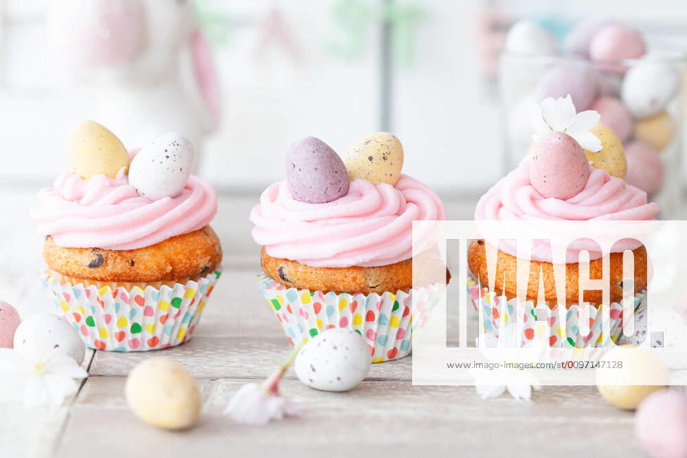 Small cupcakes with pink icing for Easter 1079706042