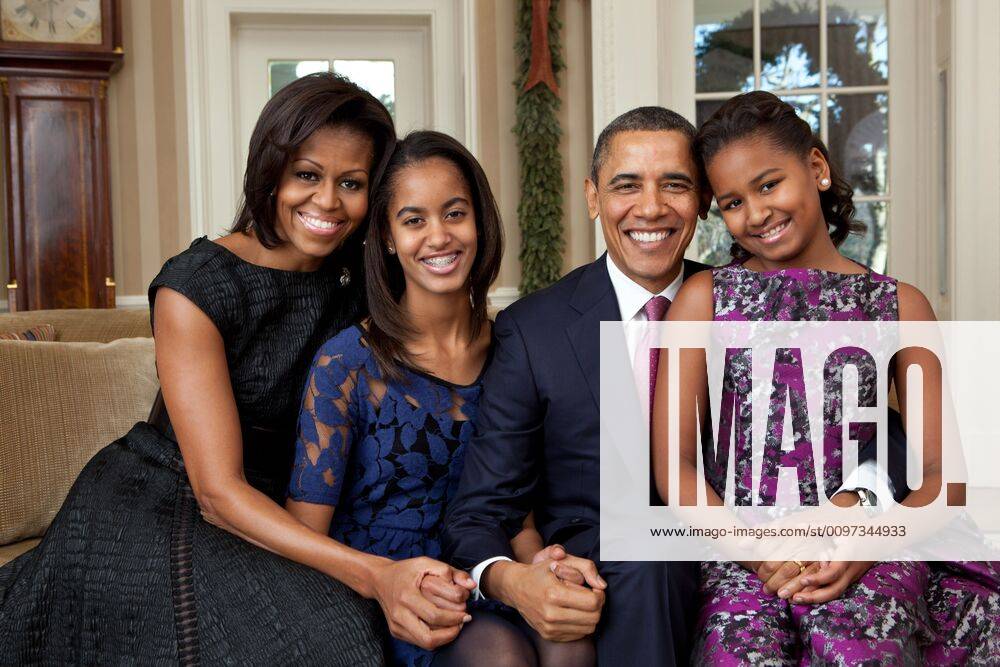 Obama Family Portrait, Dec. 11, 2011. President Barack Obama, First Lady Michelle Obama, and their daughters, Malia, left, and Sasha, right. (BSLOC_2015_3_34) For usage credit please use; The White House PUBLICATIONXNOTxINxCANxCHNxFRAxITAxJPNxNORxPOLxRUSxESPxUKxUSA