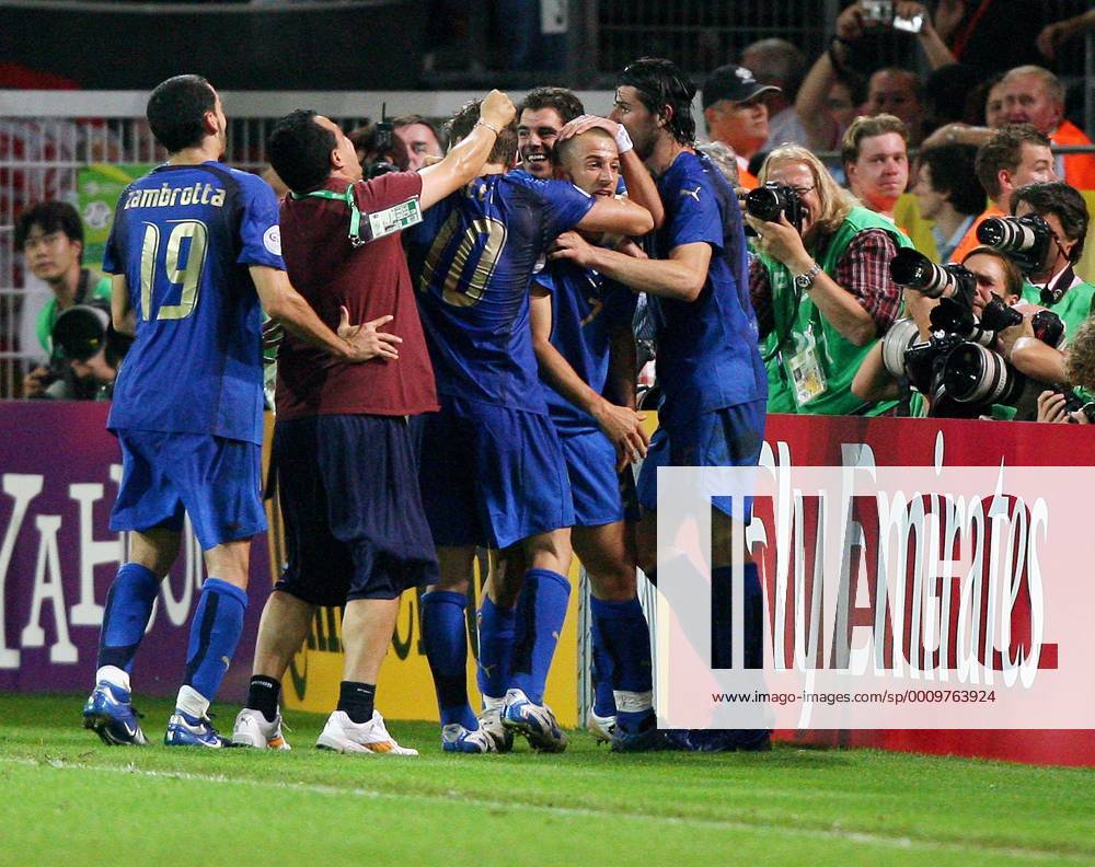 Fussball Herren FIFA WM Weltmeisterschaft 2006 Deutschland - Italien: Italien jubelt nach dem 2:0