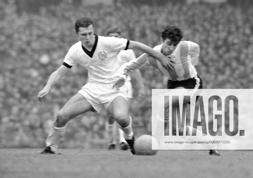 Fussball WM Weltmeisterschaft 1966 in England Deutschland - Argentinien Franz Beckenbauer