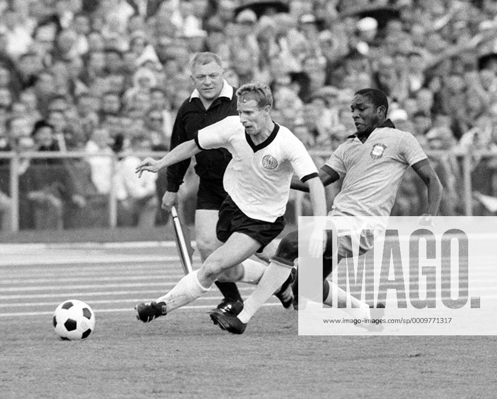 Deutschland - Brasilien in Stuttgart Juni 1968 links: Vogts Berti