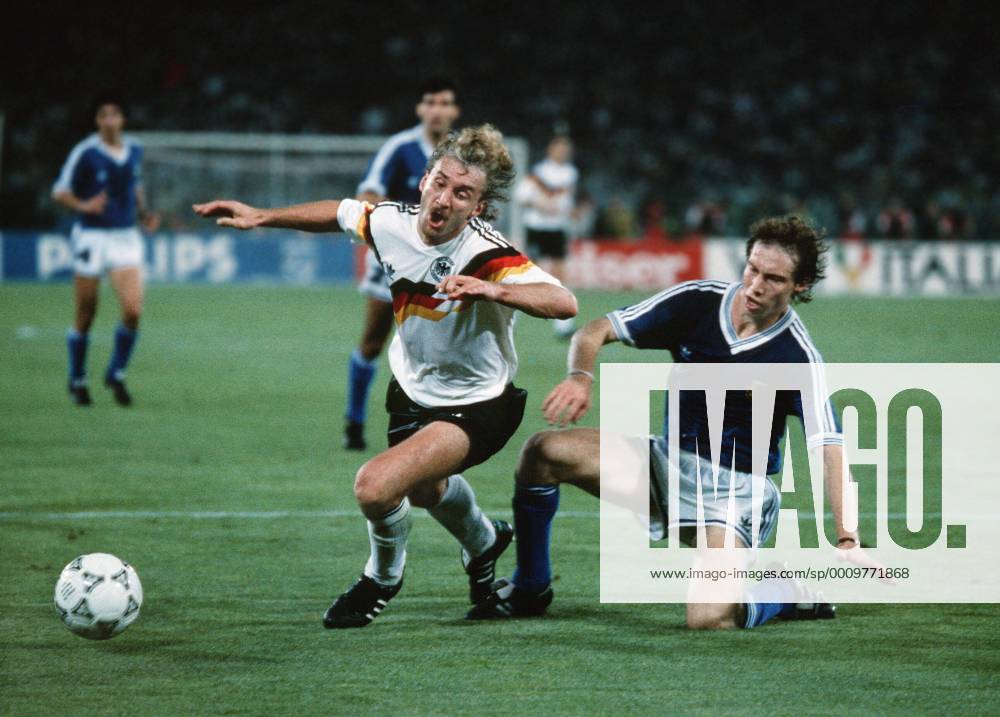 Fußball WM 1990 Italien Endspiel Deutschland - Argentinien Rudi Völler , Serrizuela