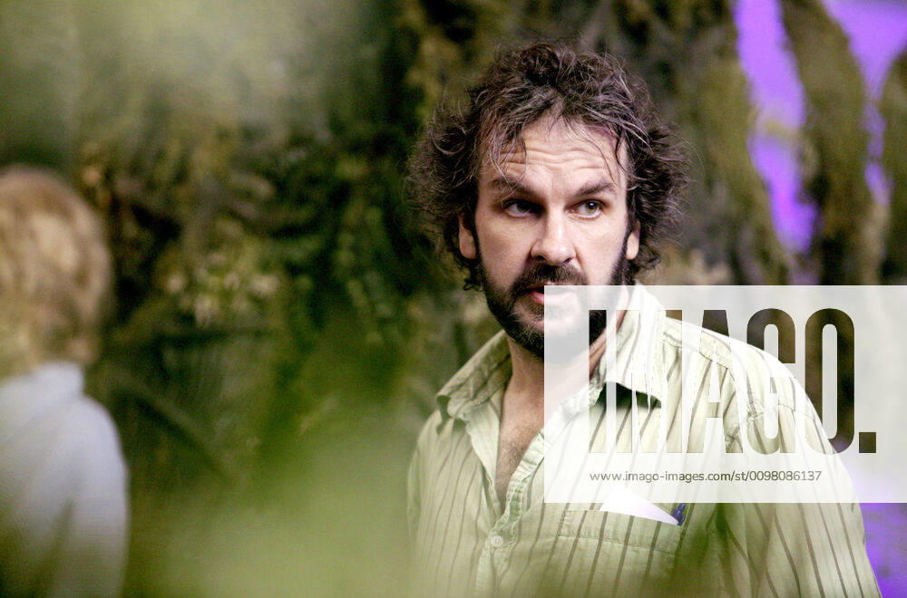 KING KONG, Director Peter Jackson, on set, 2005, (c) Universal courtesy Everett Collection Universal Courtesy Everett Collection !ACHTUNG AUFNAHMEDATUM GESCHÃ„TZT! PUBLICATIONXNOTxINxCANxCHNxFRAxITAxJPNxNORxPOLxRUSxESPxUKxUSA