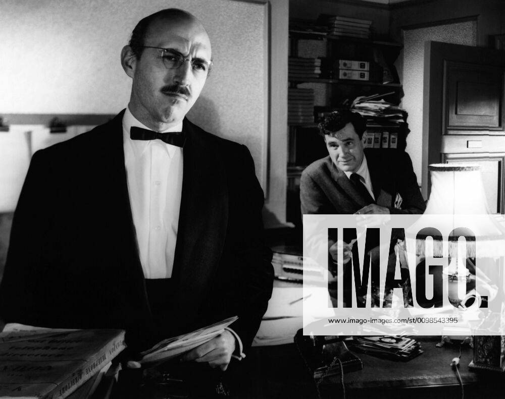 HOUR OF DECISION, from left: Lionel Jeffries, Jeff Morrow, 1957 hod1957y-fsct01(hod1957y-fsct01) Courtesy Everett Collection !ACHTUNG AUFNAHMEDATUM GESCHÃ„TZT! PUBLICATIONXNOTxINxCANxCHNxFRAxITAxJPNxNORxPOLxRUSxESPxUKxUSA