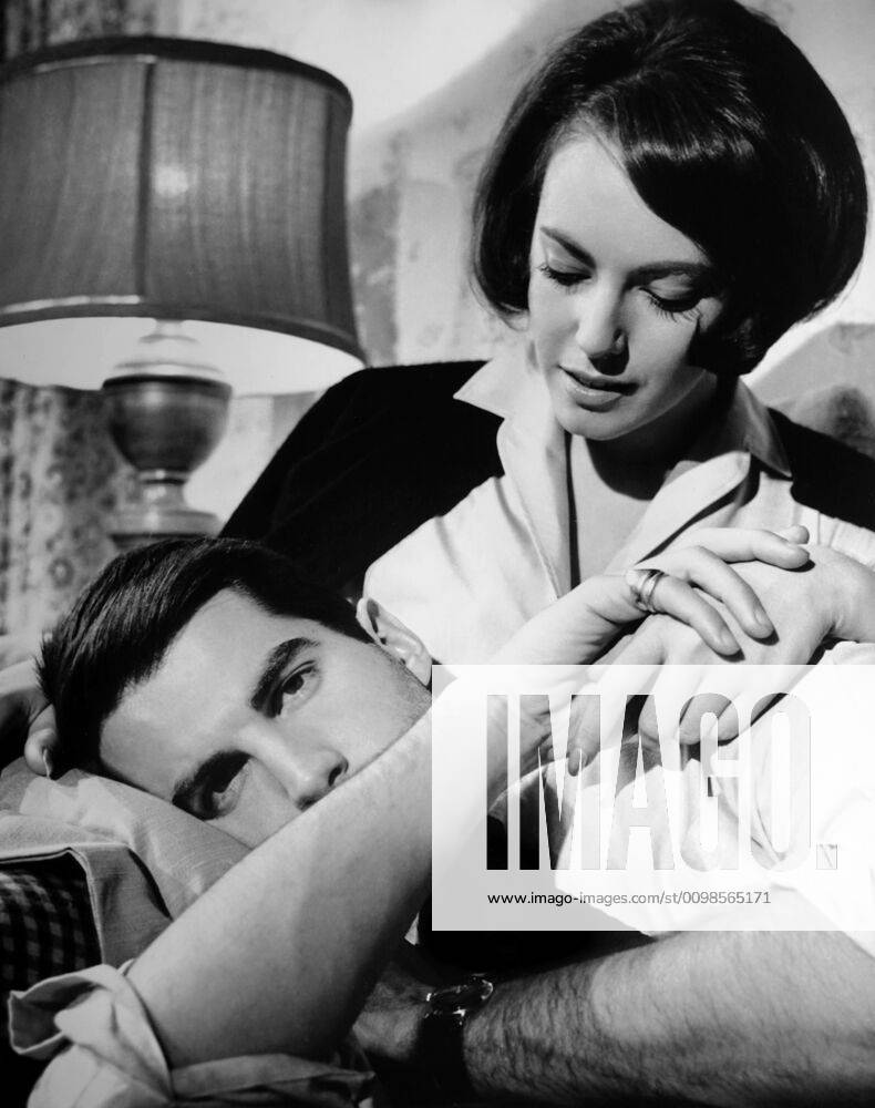 BY LOVE POSSESSED, from left: George Hamilton, Susan Kohner, 1961 !ACHTUNG AUFNAHMEDATUM GESCHÄTZT! PUBLICATIONXNOTxINxCANxCHNxFRAxITAxJPNxNORxPOLxRUSxESPxUKxUSA