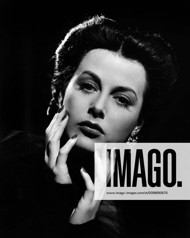 IMAGO ICONS: Hedy Lamarr CROSSROADS, Hedy Lamarr, portrait by Virgil Apger, 1942 Courtesy Everett Collection !ACHTUNG AUFNAHMEDATUM GESCHÃ„TZT! PUBLICATIONXNOTxINxCANxCHNxFRAxITAxJPNxNORxPOLxRUSxESPxUKxUSA