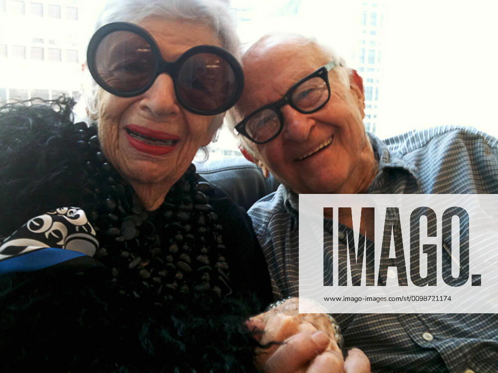 IMAGO ICONS: Iris Apfel IRIS, l-r: Iris Apfel, director Albert Maysles, 2014. Magnolia Pictures courtesy Everett Collection Magnolia Pictures Courtesy Everett Collection !ACHTUNG AUFNAHMEDATUM GESCHÃ„TZT! PUBLICATIONXNOTxINxCANxCHNxFRAxITAxJPNxNORxPOLxRUSxESPxUKxUSA