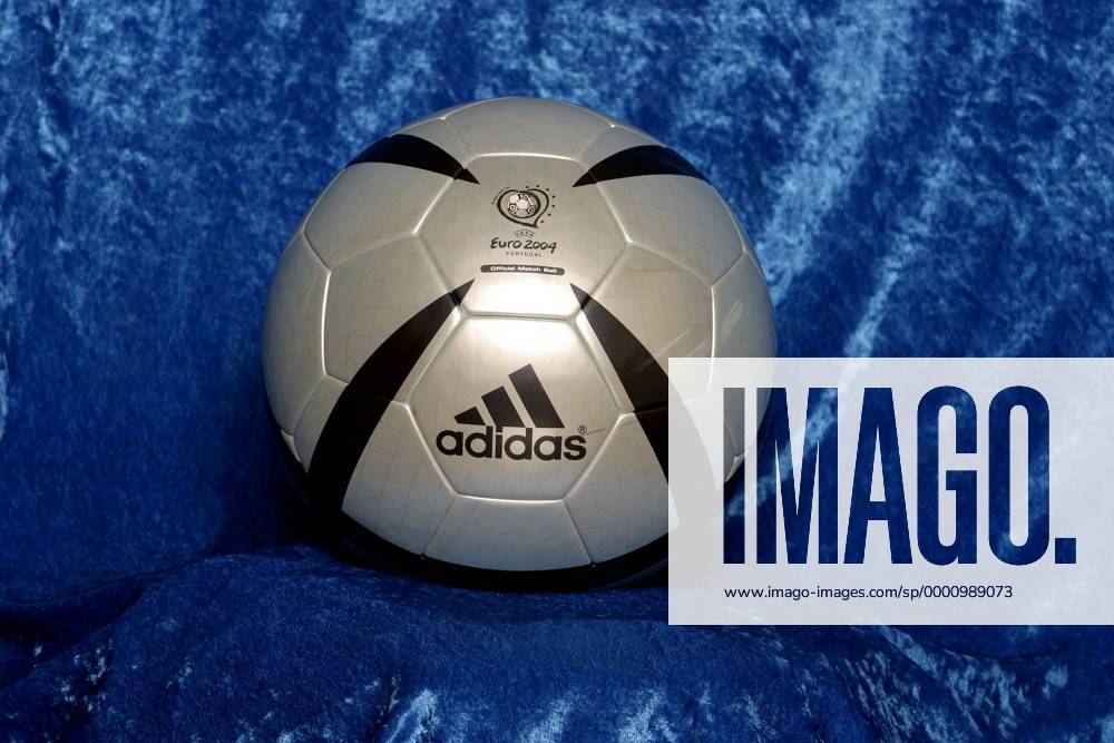 Adidas Roteiro - der offizielle Spielball der Euro 2004 Fußball EM Herren Vorschau Europameisterschaft 2003, Studio, Fotostudio, Studioaufnahme, Vdig Einzelbild Mainz