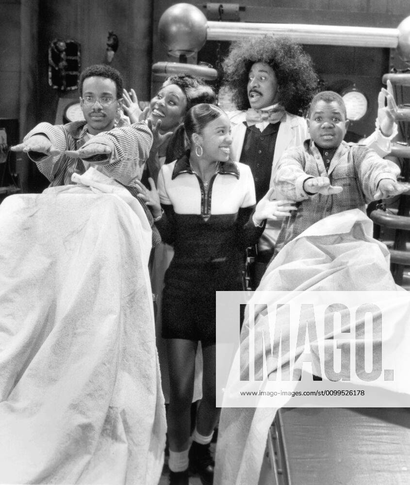 THE PARENT HOOD, (from left): Tevin Campbell, Suzzane Douglas, Reagan Gomez-Preston, Robert Townsend, Gary Coleman, Rappin It Up , (Season 3, aired May 18, 1997), 1995-99. Warner Bros. Television Courtesy: Everett Collection Warner Bros Courtesy Everett Collection !ACHTUNG AUFNAHMEDATUM GESCHÃ„TZT! PUBLICATIONXNOTxINxCANxCHNxFRAxITAxJPNxNORxPOLxRUSxESPxUKxUSA