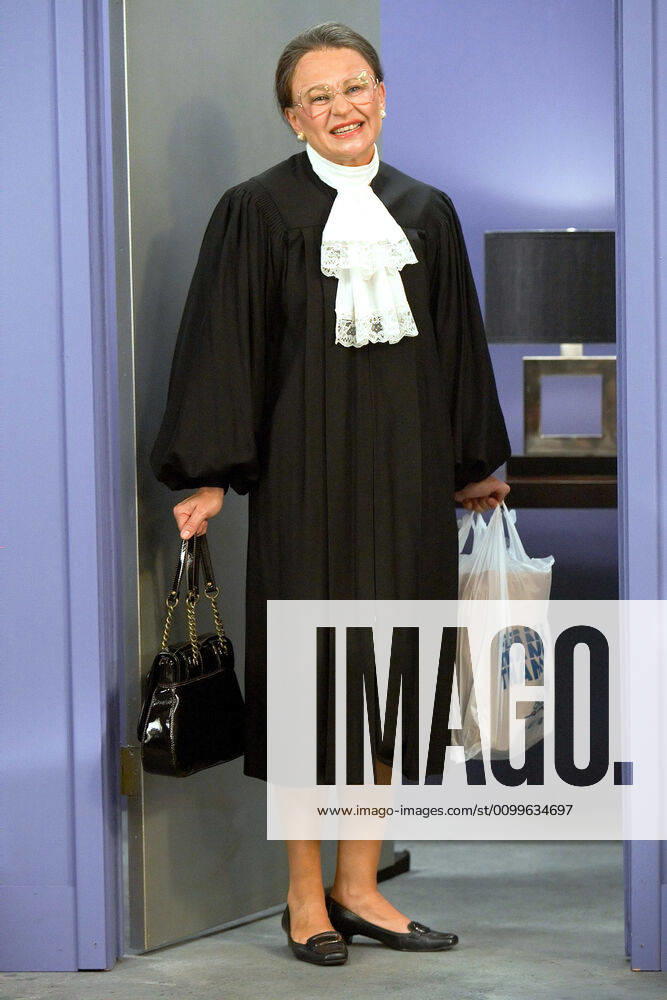 IMAGO ICONS: Ruth Bader Ginsburg STATE OF THE UNION (aka TRACEY ULLMAN S STATE OF THE UNION), Tracey Ullman (as Ruth Bader Ginsburg), (Season 2), 2008-. photo: Cliff Lipson Showtime Courtesy: Everett Collection Showtime Networks Inc. Courtesy Everett Collection !ACHTUNG AUFNAHMEDATUM GESCHÃ„TZT! PUBLICATIONXNOTxINxCANxCHNxFRAxITAxJPNxNORxPOLxRUSxESPxUKxUSA