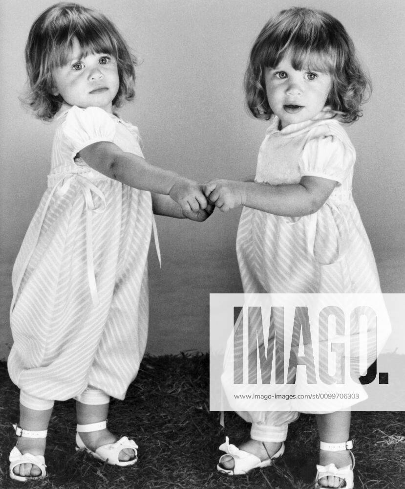 FULL HOUSE, Ashley Mary Kate Olsen, (Season 2), 1987-95, Warner Bros. Courtesy: Everett Collection Warner Bros Courtesy Everett Collection !ACHTUNG AUFNAHMEDATUM GESCHÄTZT! PUBLICATIONXNOTxINxCANxCHNxFRAxITAxJPNxNORxPOLxRUSxESPxUKxUSA