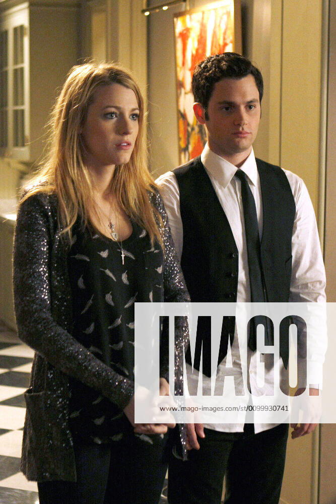 GOSSIP GIRL, from left: Blake Lively, Penn Badgley, Seder Anything , (Season 2, ep. 221, aired April 20, 2009). 2007-. photo: Giovanni Rufino The CW Courtesy Everett Collection CW Network Courtesy Everett Collection !ACHTUNG AUFNAHMEDATUM GESCHÃ„TZT! PUBLICATIONXNOTxINxCANxCHNxFRAxITAxJPNxNORxPOLxRUSxESPxUKxUSA