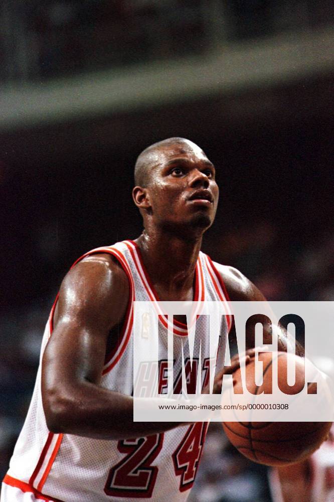 Jamal Mashburn von den Miami Heat beim Freiwurf Basketball Herren NBA