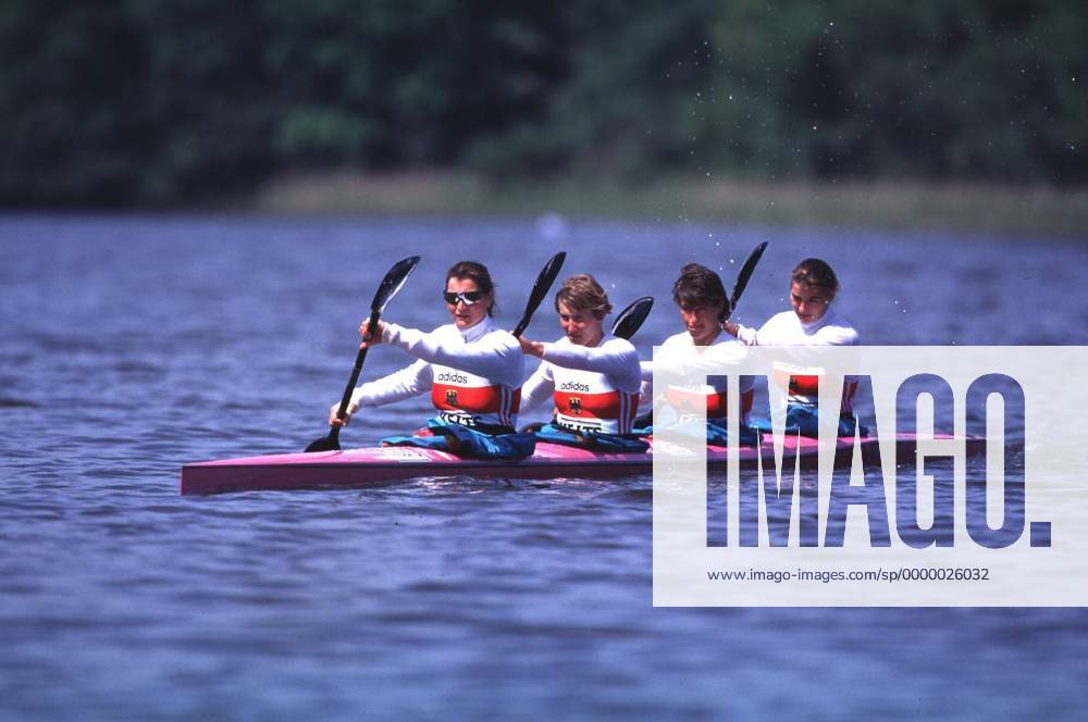 Der 4er DamenKajak der Nationalmannschaft auf dem Wasser v.l. Birgit