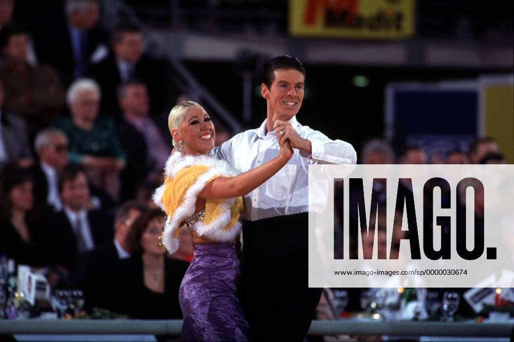 ein-paar-der-formation-turniertanz-wm-weltmeisterschaft-1996