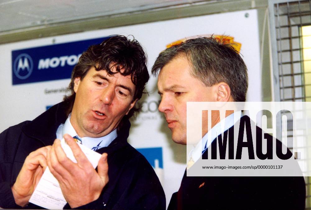 Coach Jakob (Köbi) Kölliker (li.) im Gespräch mit seinem Assistenten ...