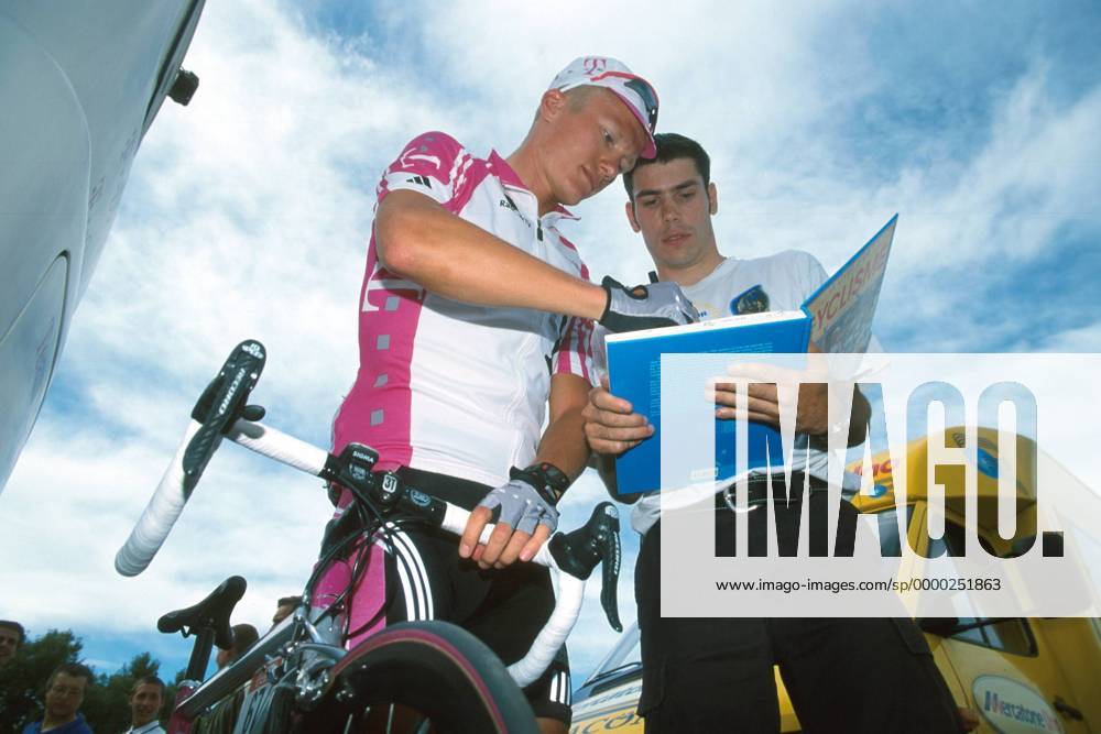 Alexander Vinokourov (Kasachstan Team Telekom) signiert das Cyclisme