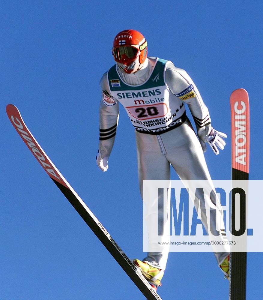 Janne Ahonen (Finnland) in der Luft Skispringen Herren 49