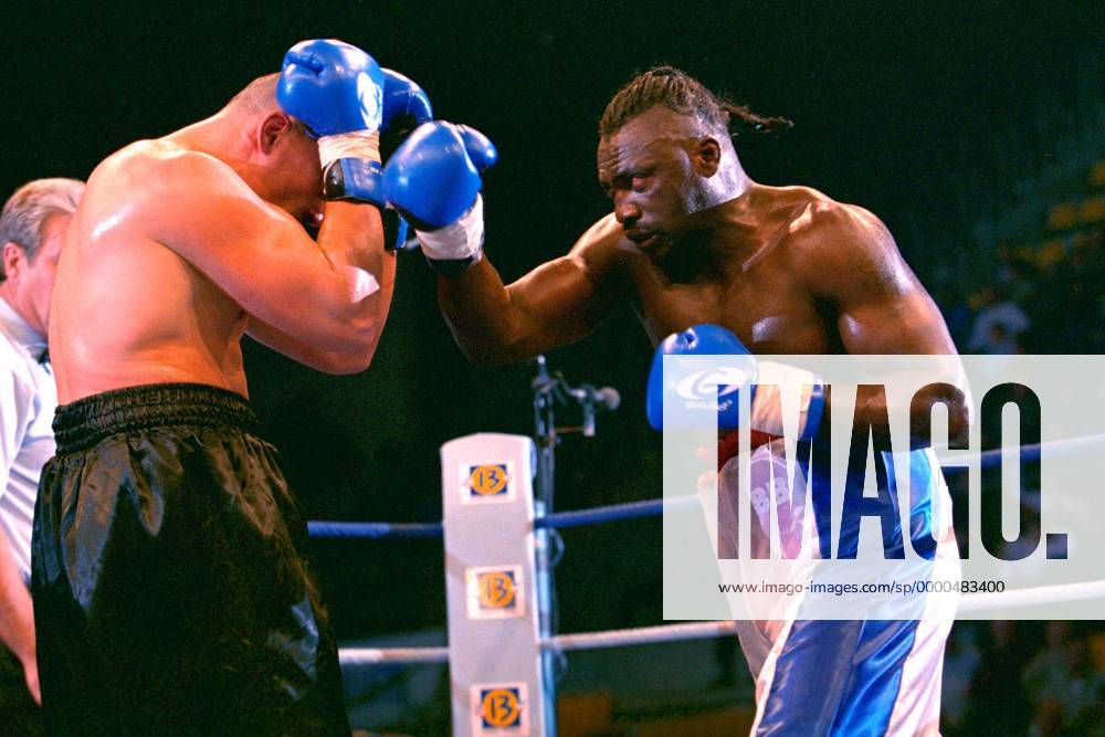 Yacine Kingbo (re.) gegen Alain Martin (beide Frankreich) Boxen Herren ...