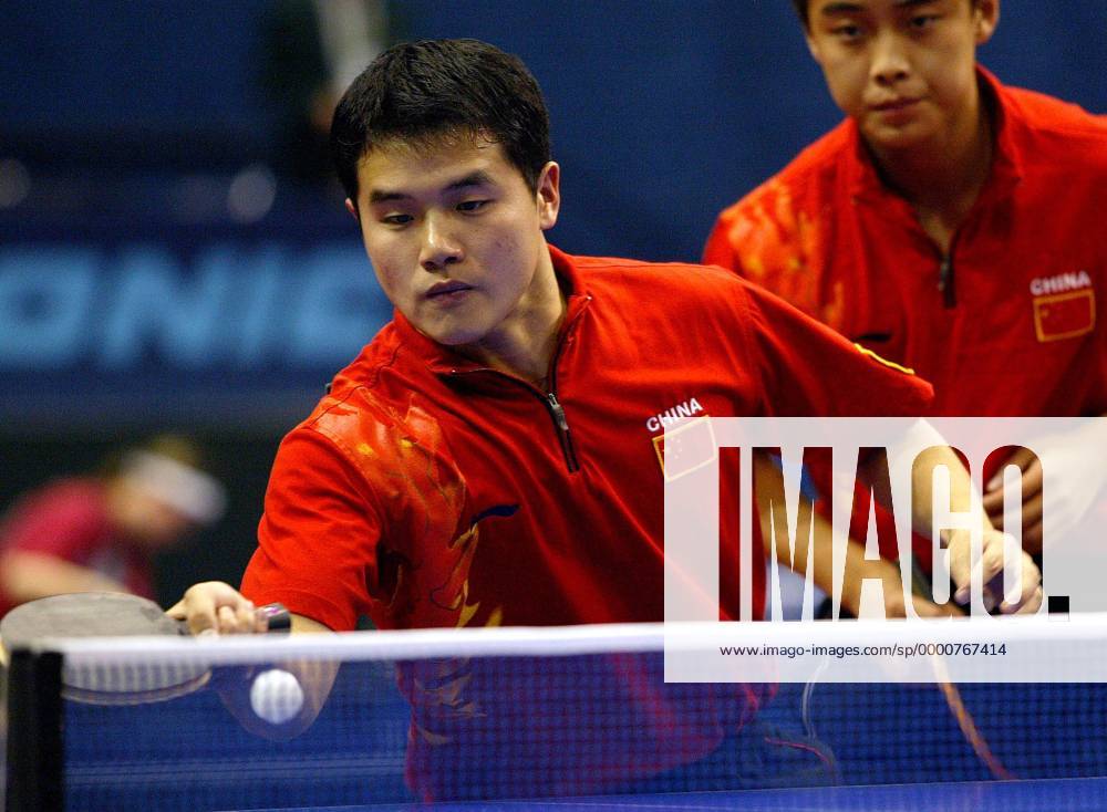Liu Guozheng (li.) - Vorhand, und Wang Hao (beide China) Tischtennis ...