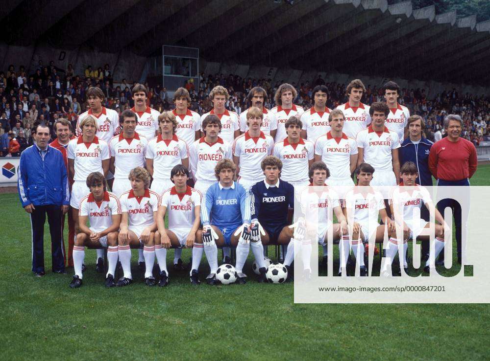 Kader 1. FC Köln 1980 1981, hinten v.li.: Rudolf Müller, Herbert ...
