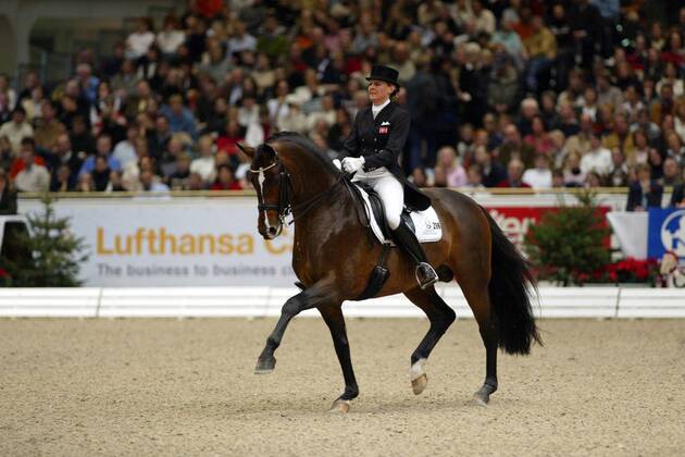 Fie Christine Skarsoe auf Münchhausen - starker Trab Pferdesport Damen ...