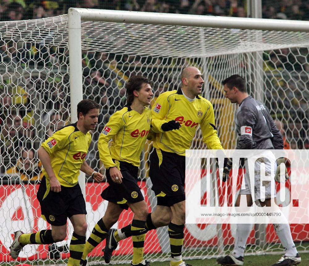 Torjubel BVB, v. li.: Lars Ricken, Ebi Smolarek und Jan Koller, re ...