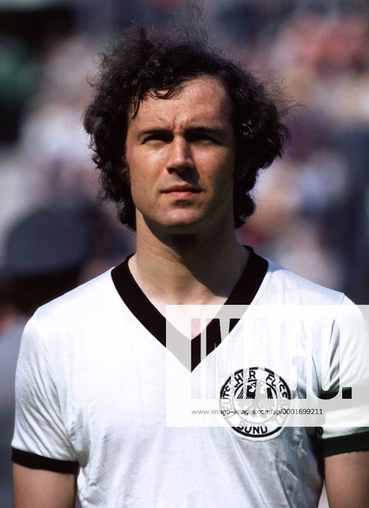 Franz Beckenbauer (BR Deutschland) - Nationalhymne Fußball WM Herren ...