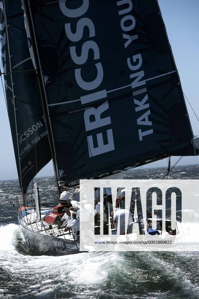 Ericsson Racing Team Das Ericsson Racing Team holt den Spinnaker ein Segeln Herren Volvo ...