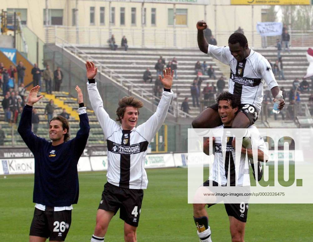 Schlussjubel Parma, v.li. Damiano Daniele Dessena, Bernado