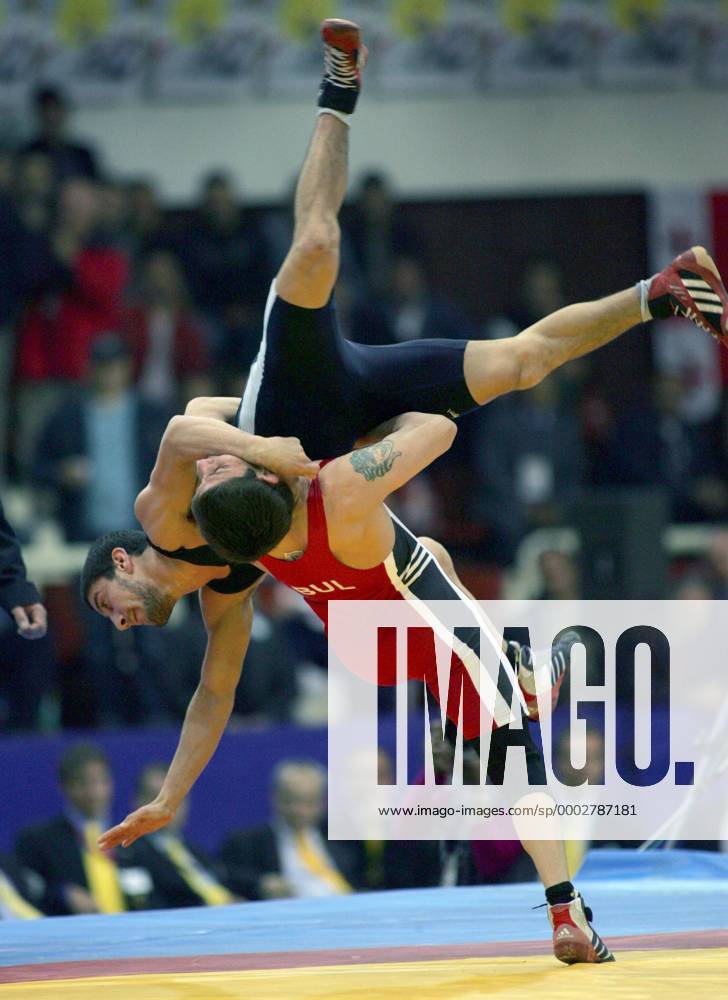 Venelin Venkov (Bulgarien, vorn) wirft Uyugar Ragimov (Ukraine ...