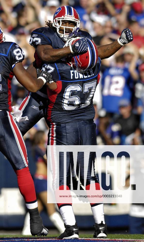 Marshawn Lynch (li.) und Melvin Fowler (beide Buffalo Bills) jubeln - Y  (Icon75638231) American Foot