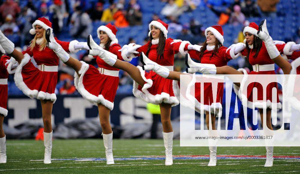 Cheerleader der Buffalo Bills in Weihnachtskostümen - Y (Icon75653166)  American Football Herren NFL
