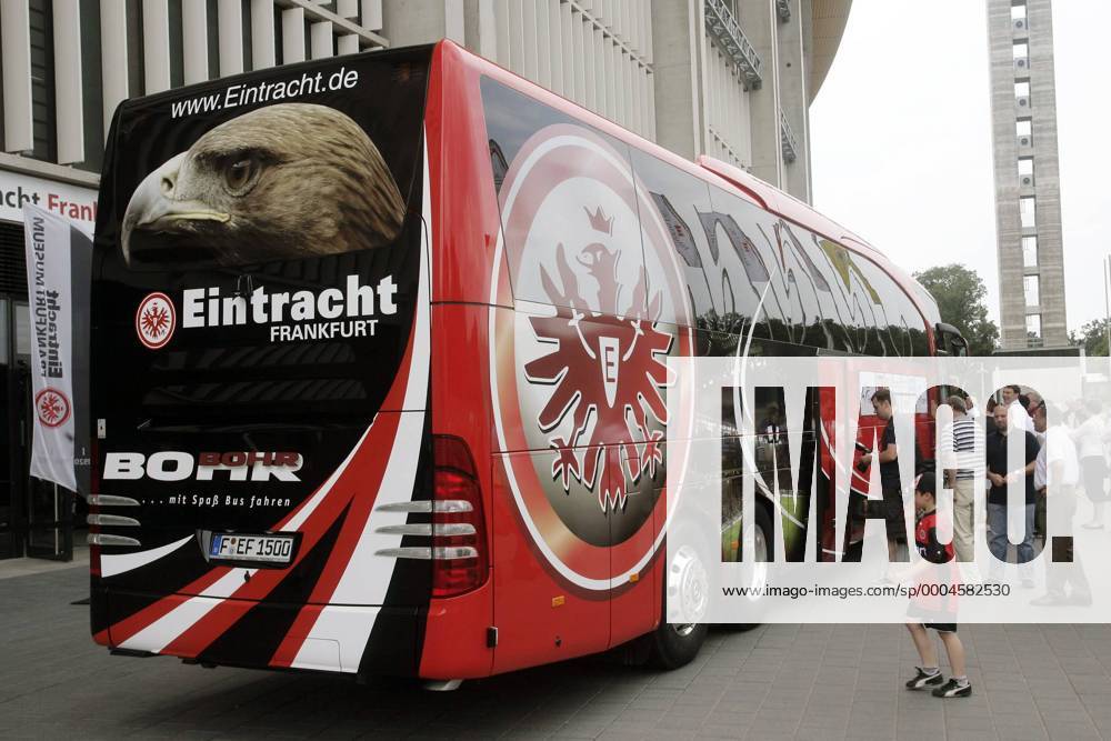 Pr sentation des neuen mannschaftsbusses von eintracht frankfurt fans