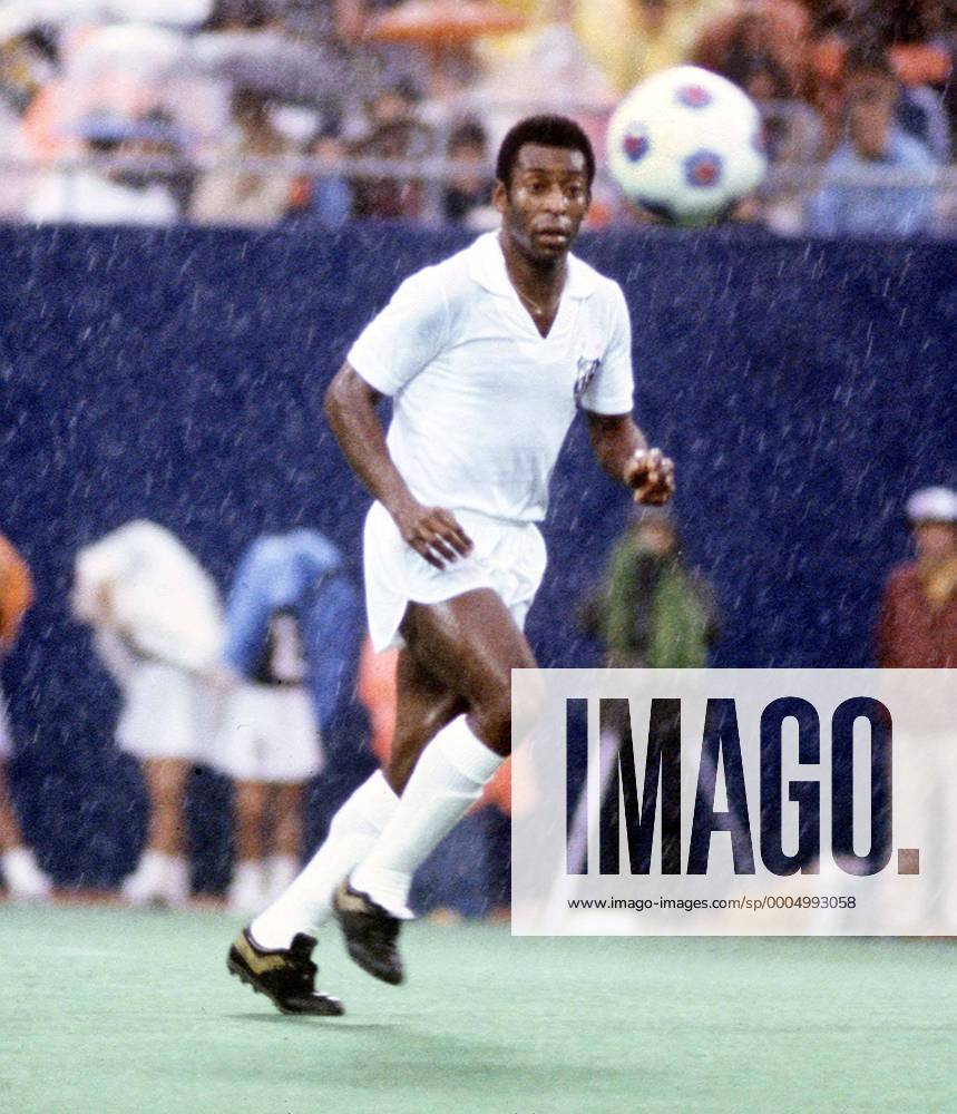 Pele (FC Santos). Pele s Last Game before retiring from playing