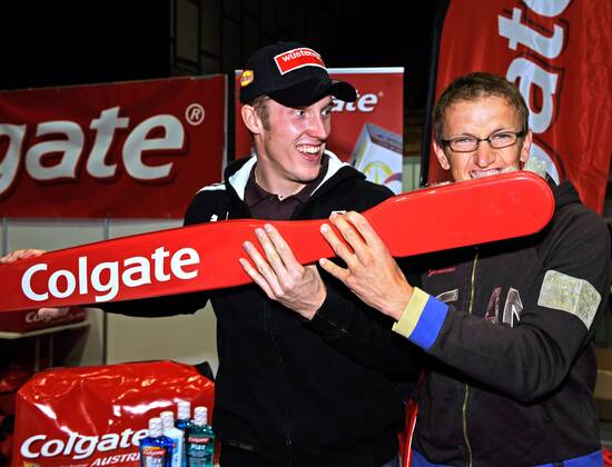 Stephan Rohrmoser Dominik Landertinger (L) und Trainer Stefan (AUT) mit Colgate ...
