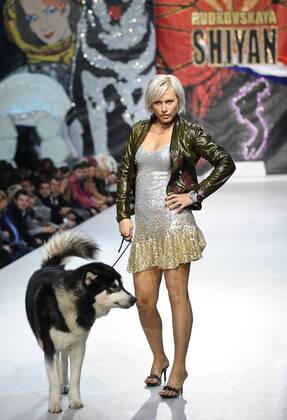 Qiz porno suratga tushayotganda qo‘lga olindi