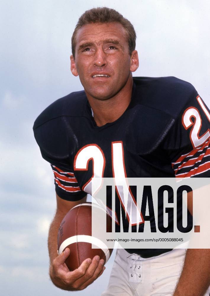 Circa 1964: Jon Arnett of the Chicago Bears. Y Icon