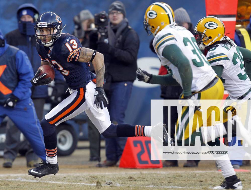 Chicago Bears wide receiver Johnny Knox (13) breaks past Green Bay Packers  defenders Nick Collins