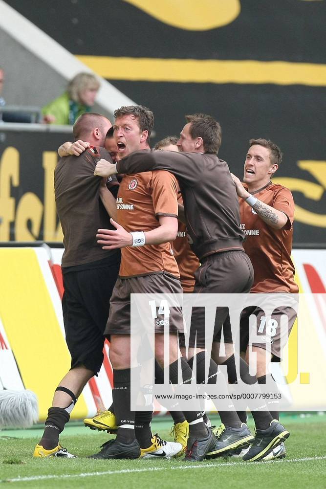 Fussball Bundesliga BL 10 11 16.04.2011 VfL Wolfsburg vs. FC St. Pauli . Jubel Torjubel