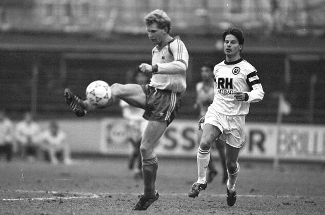Kevin Scheil From 2 BL season 1992 1993 Eintracht Braunschweig yellow against VfB ...