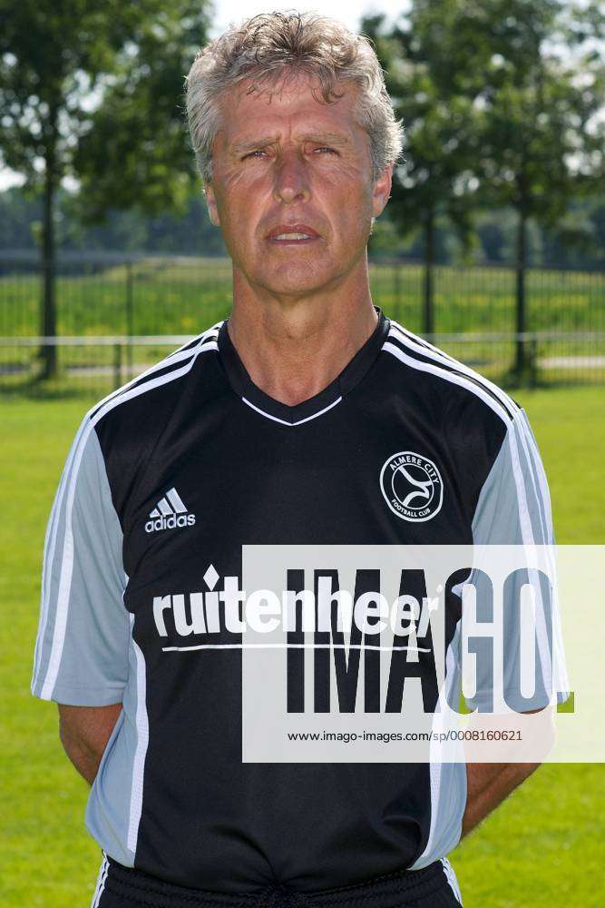 Coach Dick De Boer Almere City Fc Jupiler League First Division 2011 2012 Xvixorangexpicturesxivx 3