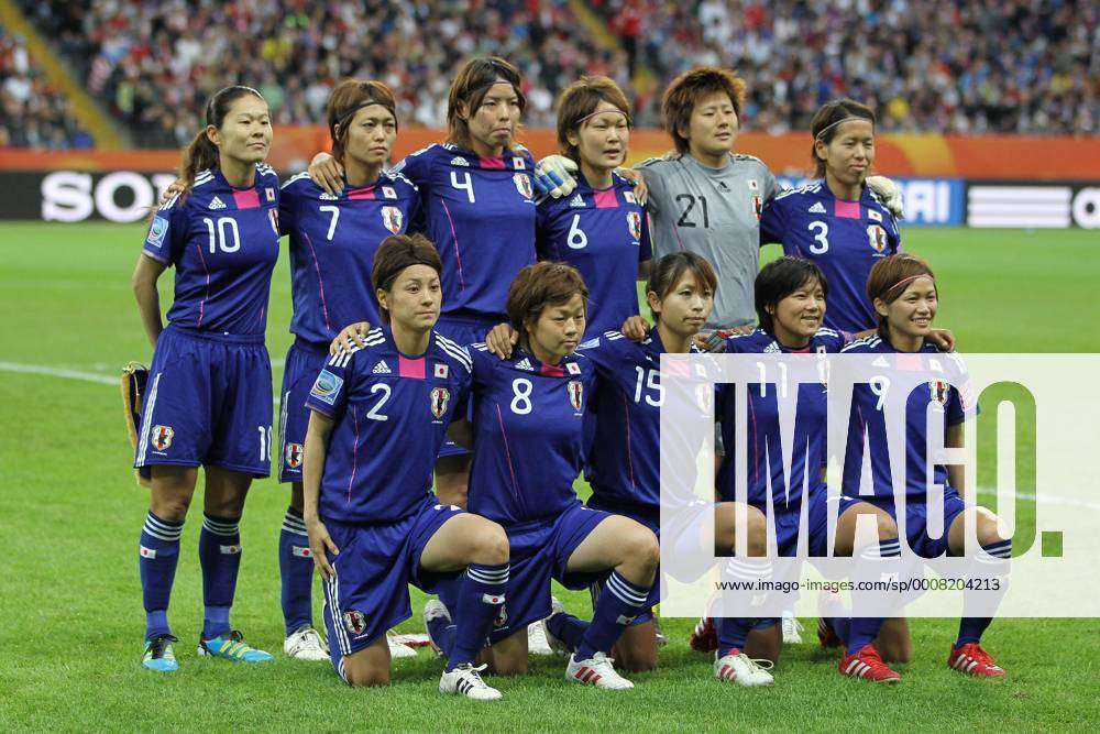 Team Japan vor dem Finale der Fußball-Frauen-WM 2011 hi.v.li.: Homare ...