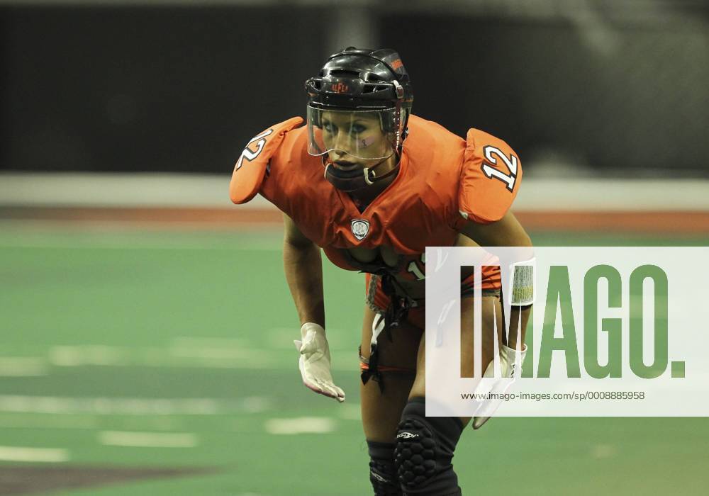 October 21, 2011: Breeze running back Tiffani Powers (12) during the Lingerie  Football League game