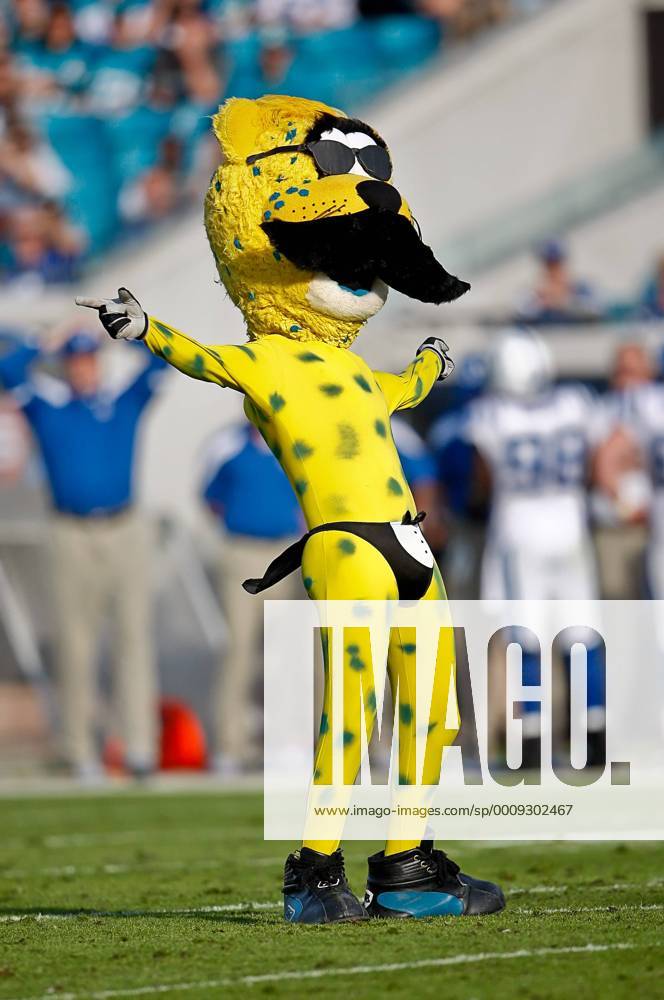 What is the Jaguars mascot wearing? See Jaxson de Ville's American