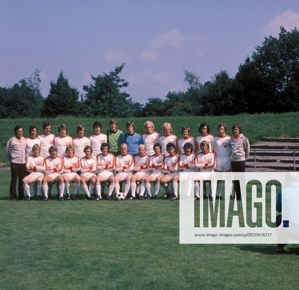 Kader VfB Stuttgart 1975 1976, Hi.v.li.: Trainer Istvan Sztani, Dragan ...