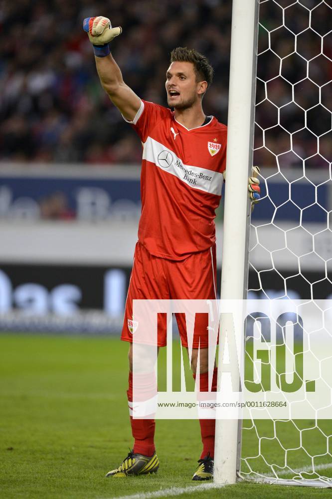 Torwart Sven ULREICH VfB Stuttgart Gestik Geste Dirigiert Abwehr VfB ...