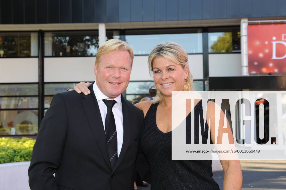 Coach Ronald Koeman of AZ Alkmaar mit Ehefrau Bartina Koeman IVx